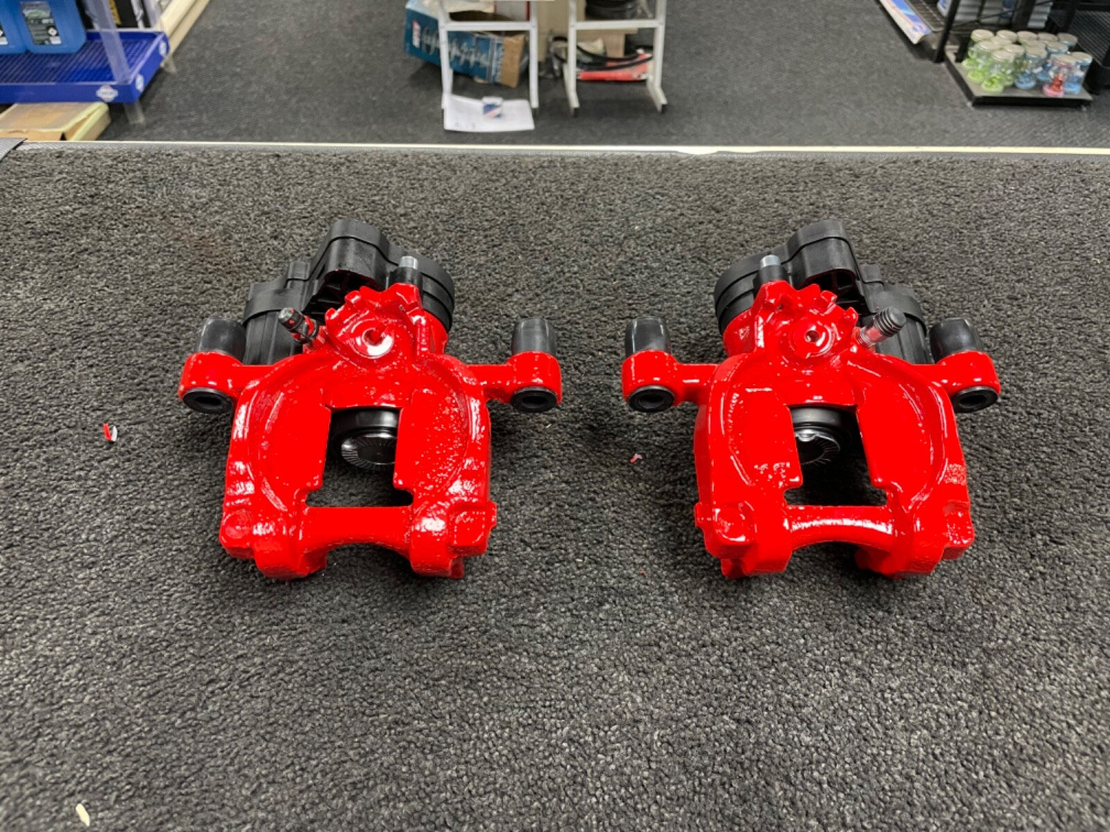 AUDI TT TDI 8J ULTRA SPORT REAR BRAKE DISC PADS RED BRAKE CALIPERS 272MM SOLID