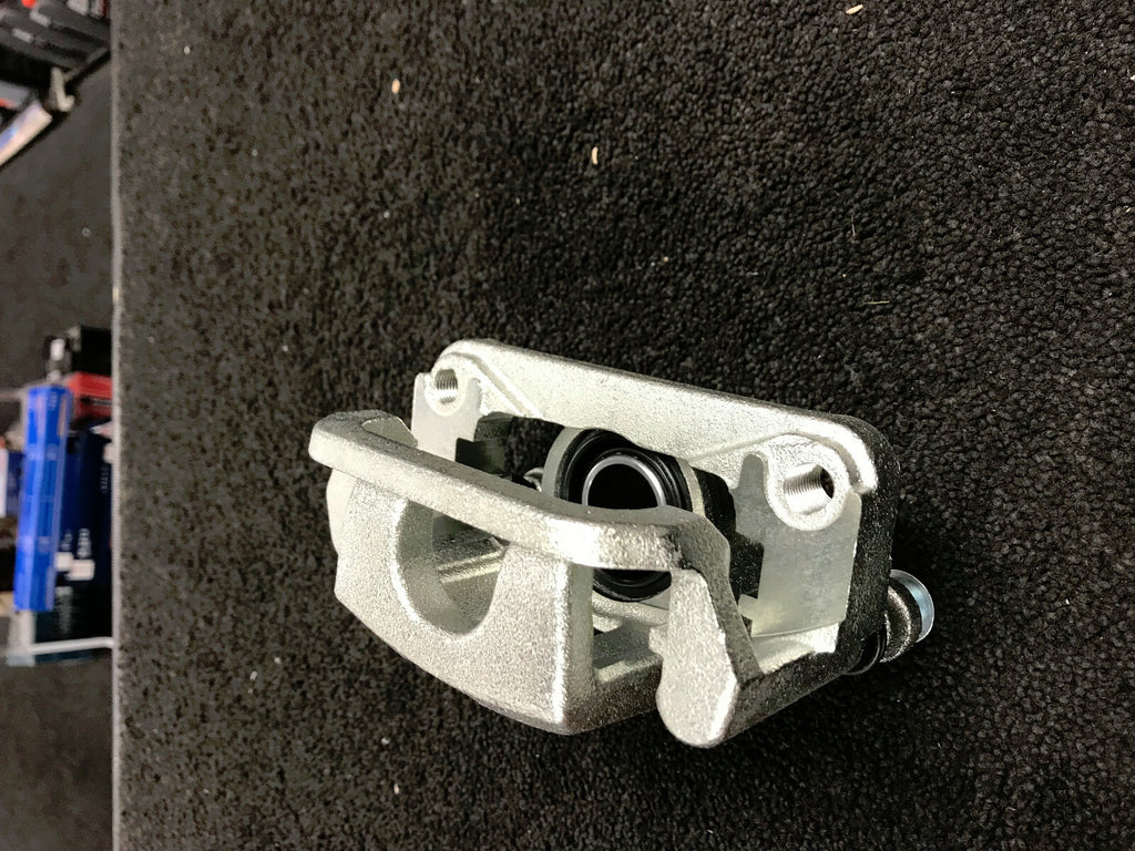 FOR X-TRAIL T30/T31 2 REAR BRAKE CALIPERS +CARRIERS REAR BRAKE DISCS SHOES PADS