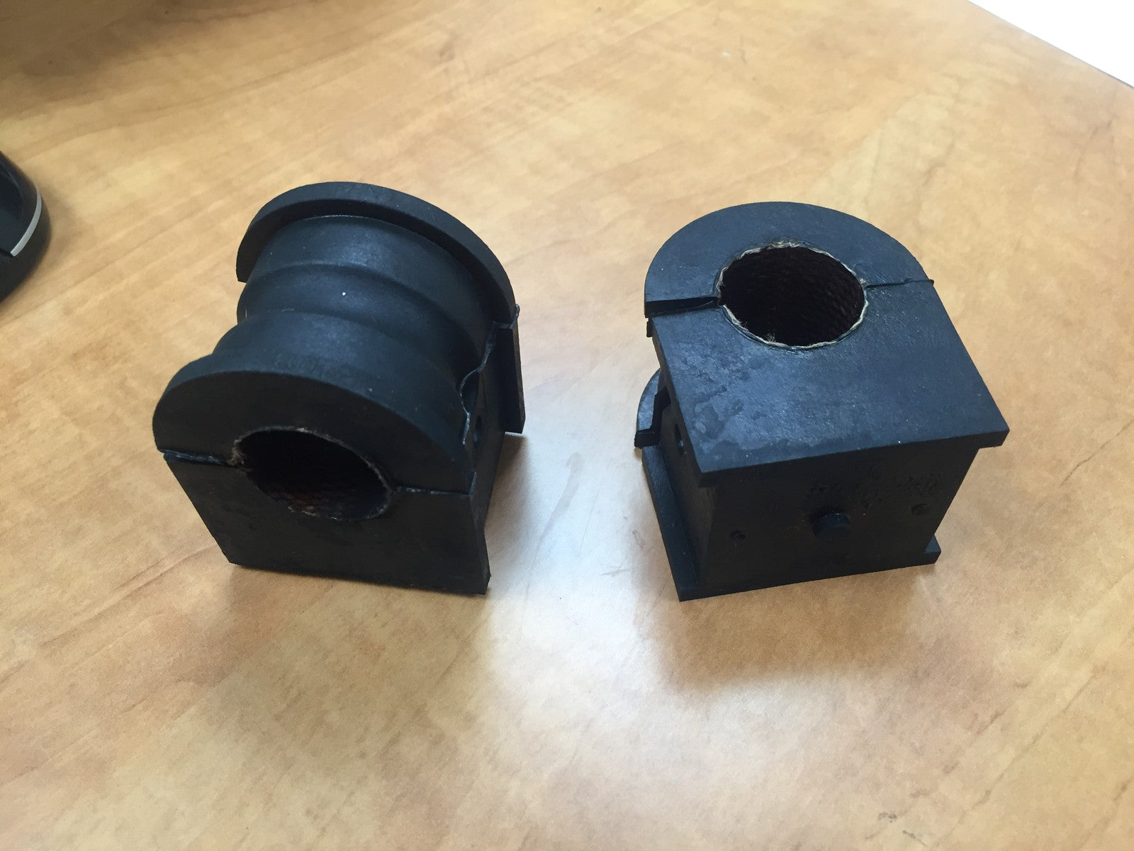 RENAULT TRAFIC VAUXHALL VIVARO DI DCI DTI FRONT ANTI ROLL  BAR BUSH 22mm