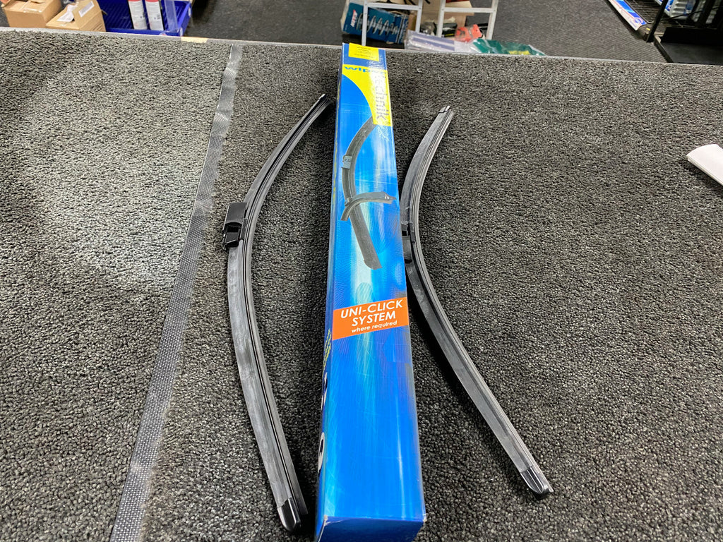 FRONT FLAT WIPER BLADE SET FITS AUDI A4 B7 CABRIOLET 2002-03 22" 23"