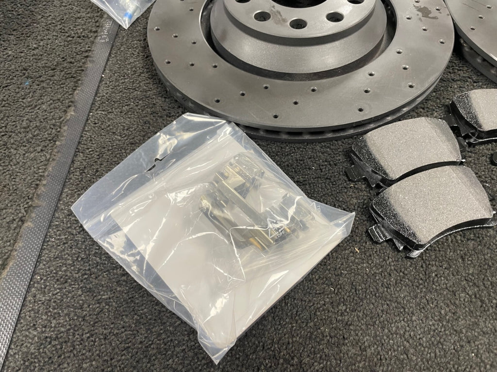VW GOLF R MK7 GTi EDITION40 REAR CROSS DRILLED BLACK COATER BRAKE DISC PAD 310mm