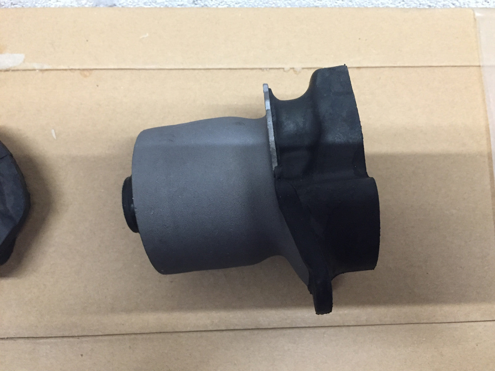 FOR TOYOTA ALPHARD REAR AXLE TRAILING CROSS MEMBER SUBFRAME BUSHING BUSH X 1