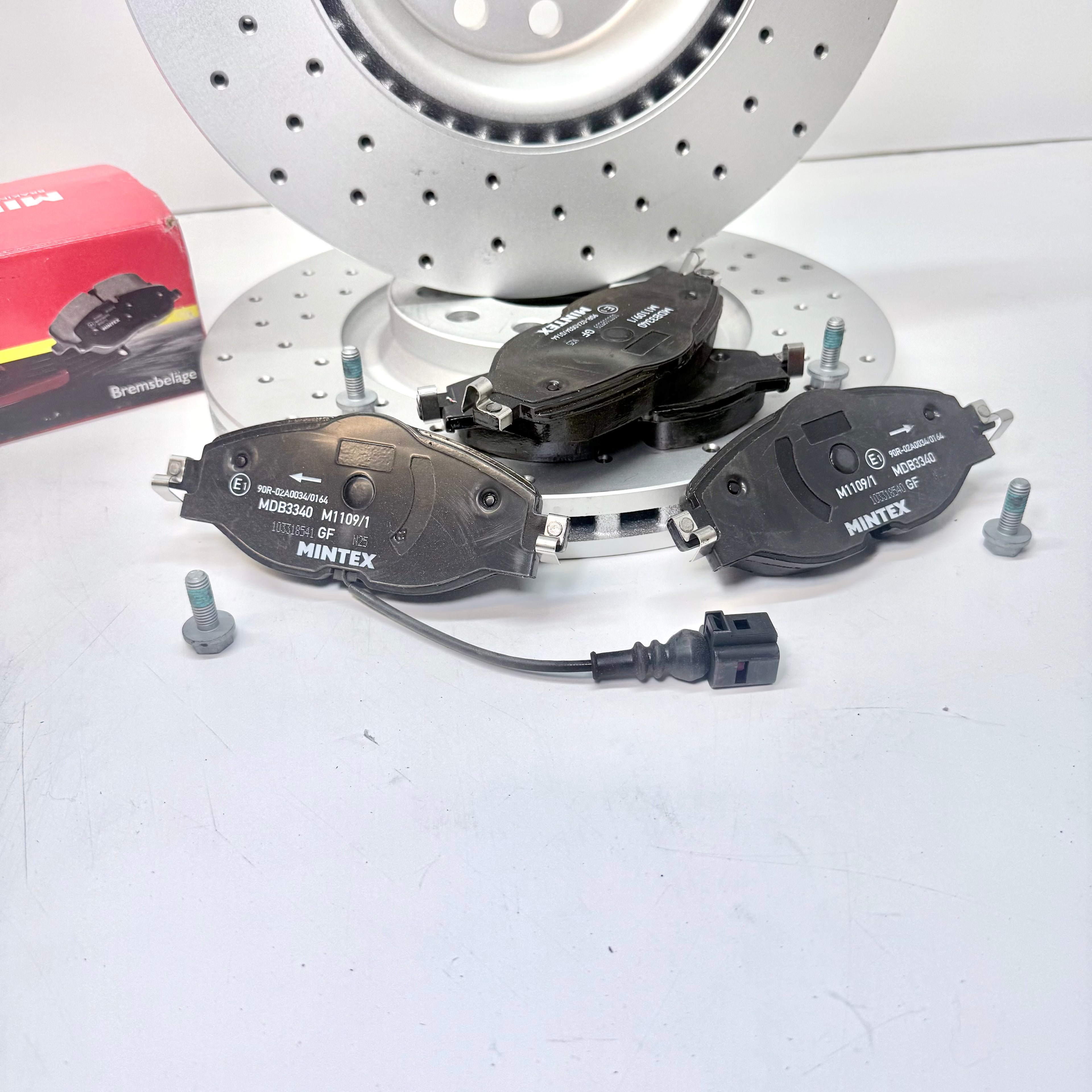 ATECA FORMENTOR LEON CUPRA 5F ST SC FRONT CROSS DRILLED BRAKE DISC PADS 340M