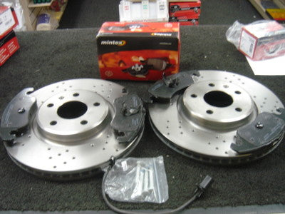 AUDI A5 1.8 2.0 2.7TDi QUATTRO FRONT BRAKE DISC CROSS DRILLED MINTEX BRAKE PADS