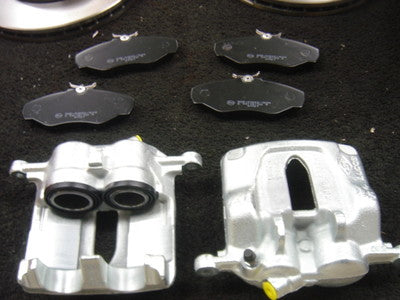   RENAULT TRAFIC VAUXHALL VIVARO FRONT BRAKE PADS 2 FRONT BRAKE CALIPER LH RH 