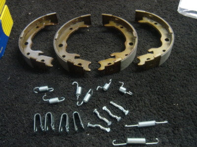 CRV 2002-05 REAR HAND  BRAKE SHOES & FITTING KIT