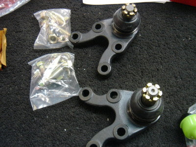 FOR MITSUBISHI SHOGUN PAJERO 2.5TD 2.8TD 3.0V6 EXCEED 91-00 2 LOWER BALL JOINTS 