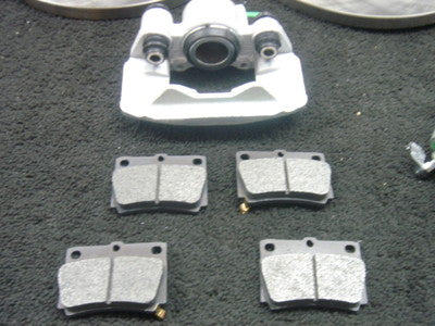 FOR MITSUBISHI SHOGUN SPORT1999-06 BRAKE CALIPER BRAKE PADS REAR DRIVER SIDE
