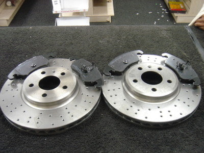 AUDI A5 1.8 2.0 2.7TDi QUATTRO SPORT BRAKE DISCS DRILLED MINTEX BRAKE PADS
