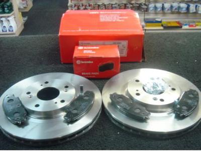 FOR TOYOTA AVENSIS 2.0 D4D (T25) FRONT BRAKE DISCS AND BREMBO BRAKE PADS
