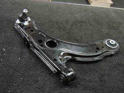 VW BORA VW BEETLE  LOWER WISHBONE ARM BALL JOINT BUSH DRIVER SIDE