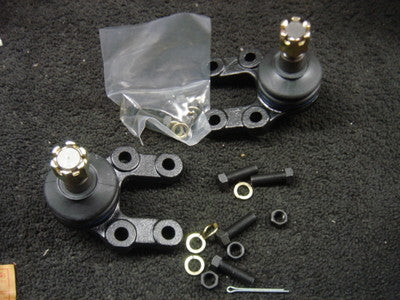 FOR NISSAN MISTRAL NISSAN PICKUP D21  2 LOWER SUSPENSION ARM BALL JOINT NEW