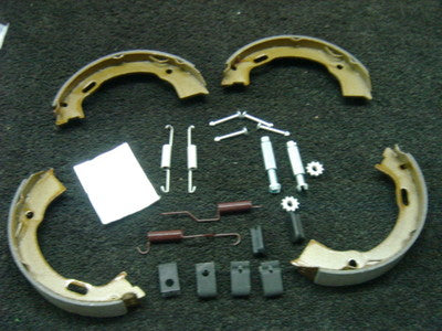 FOR  CHEROKEE LIBERTY KJ 2.4 2.5 2.8 3.7 CRD HANDBRAKE PARKING SHOE &FITTING KIT