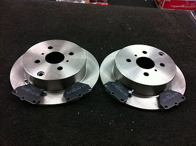 FOR TOYOTA COROLLA VERSO REAR BRAKE DISCS BRAKE PADS SET 
