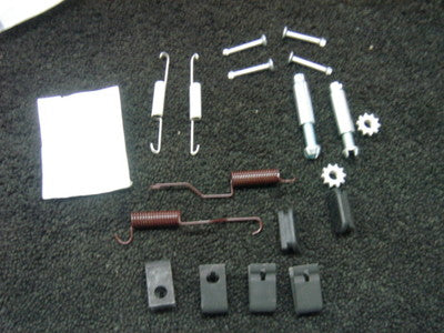 FOR  CHEROKEE LIBERTY KJ 2.4 2.5 2.8 3.7 CRD HANDBRAKE PARKING SHOE  FITTING KIT