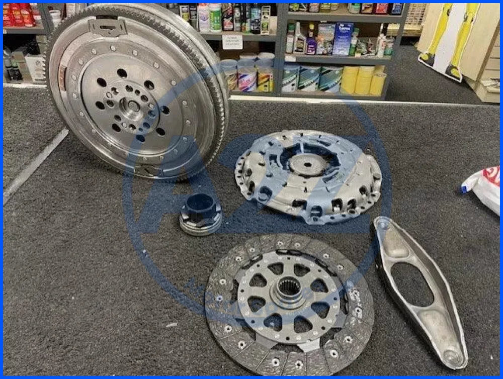 BMW 116D 118i 218i 318i F20 F21 F22 F23 F30 F31 DUAL MASS FLYWHEEL CLUTCH KIT NEW  415 0823 10   624 3552 00