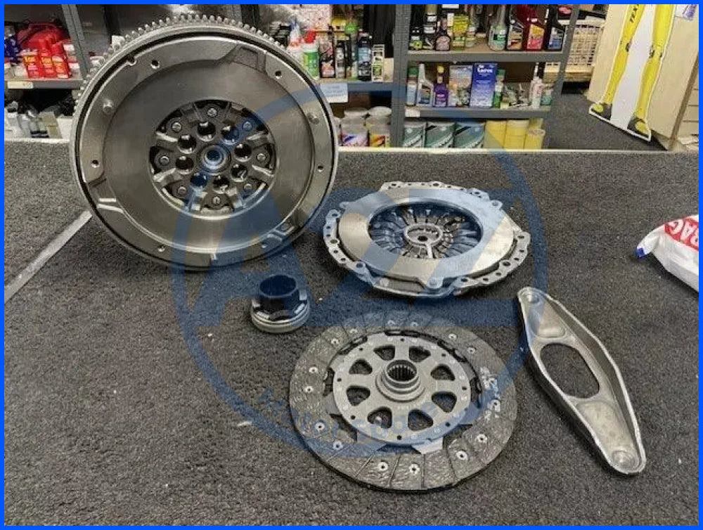 BMW 116D 118i 218i 318i F20 F21 F22 F23 F30 F31 DUAL MASS FLYWHEEL CLUTCH KIT NEW  415 0823 10   624 3552 00