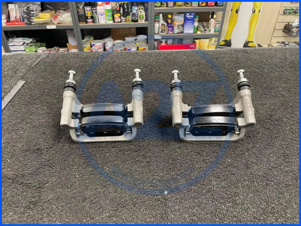 GENUINE 2 REAR BRAKE CALIPER CARRIER BRACKET PADS CADDY MK4 4 MOTION ALLTRACK