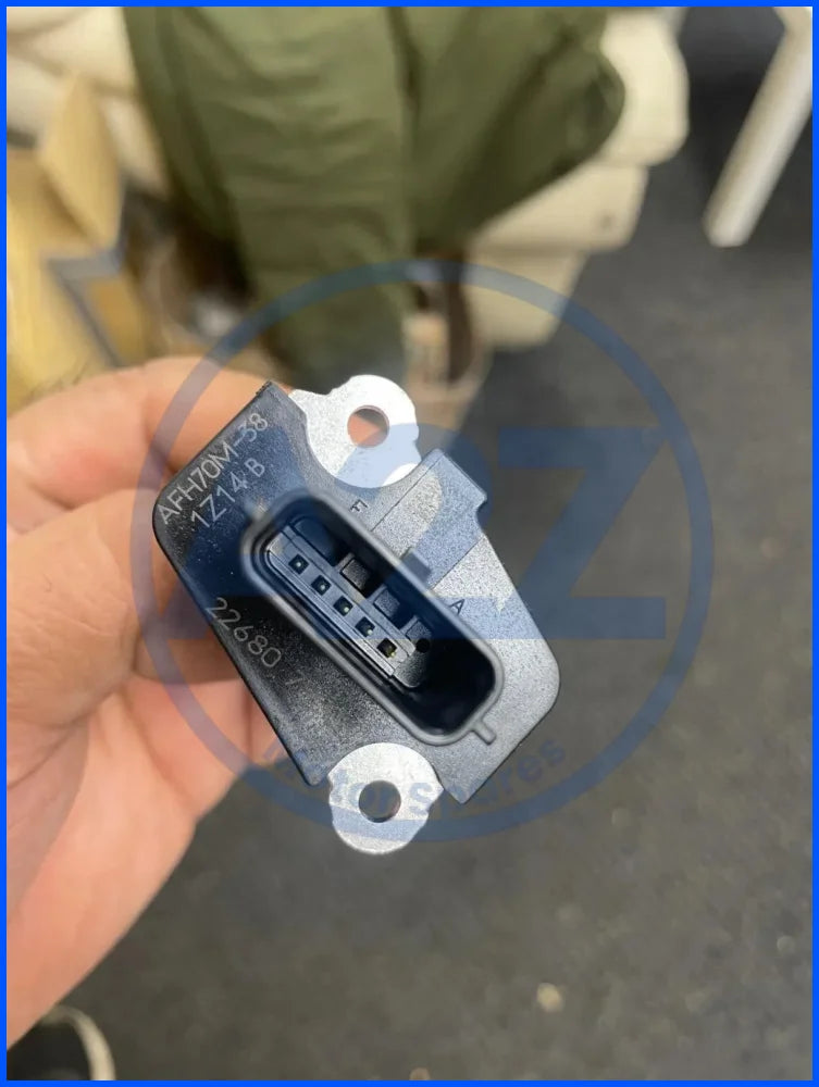 GENUINE NEW AIR FLOW METER 
 NISSAN NAVARA 350Z 370Z Z33 Z34 SERENA CUBE TIDA JUKE QASHQAI XTRAIL GTR R35 MURANO MICRA ELGRAND  22680-7S000 22680-7S00B